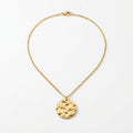 Collier Chaîne Pendentif Médaille Martelée Dorée - Maison Bijoux