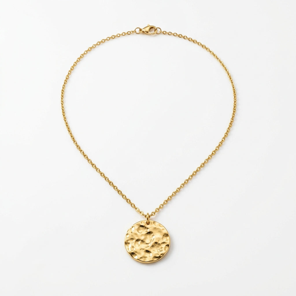 Collier Chaîne Pendentif Médaille Martelée Dorée - Maison Bijoux